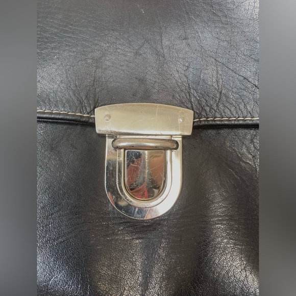 Danier genuine leather shoulder bag - Picture 5 of 5